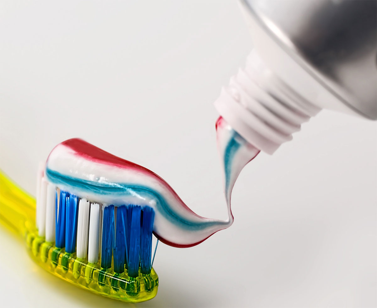 why tooth paste colors not mix when paste is in tube 