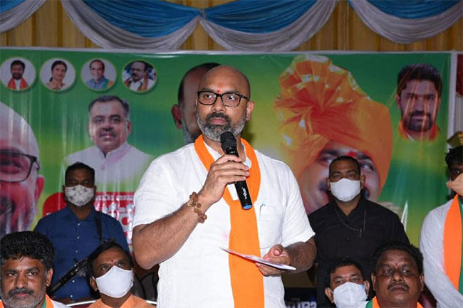 trs government will fall like playing cards mp dharmapuri arvind 