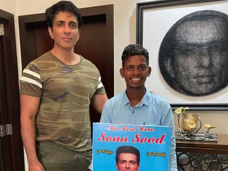 hyderabad fan venkatesh walked 700 kilo meters to meet sonu sood 