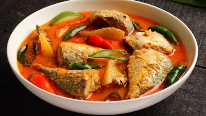 3 members died by eating fish curry in dinner 