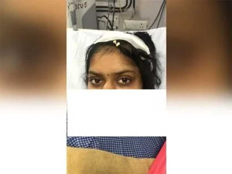 woman recites hanuman chalisa while brain tumor operation 