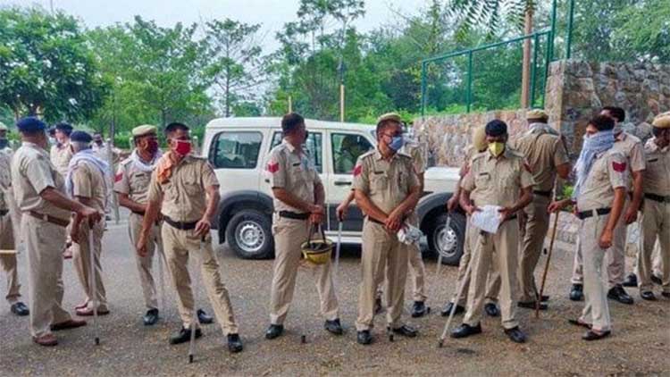 700 మంది పోలీసులు.. క్రూర మృగం లాంటి నిందితుడు.. 24 గంట‌ల్లో ప‌ట్టుకున్నారు..!