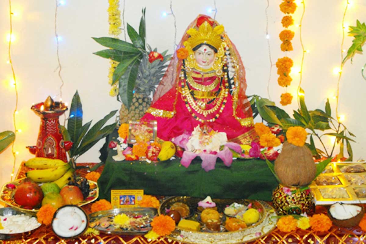 Varalakshmi Vratham 2021 : వ‌ర‌ల‌క్ష్మీ వ్ర‌తం ఎందుకు చేస్తారో తెలుసా ? వ్ర‌తం ఎలా చేయాలి ? పూర్తి విధానం, దాంతో క‌లిగే లాభాల‌ను తెలుసుకోండి..!