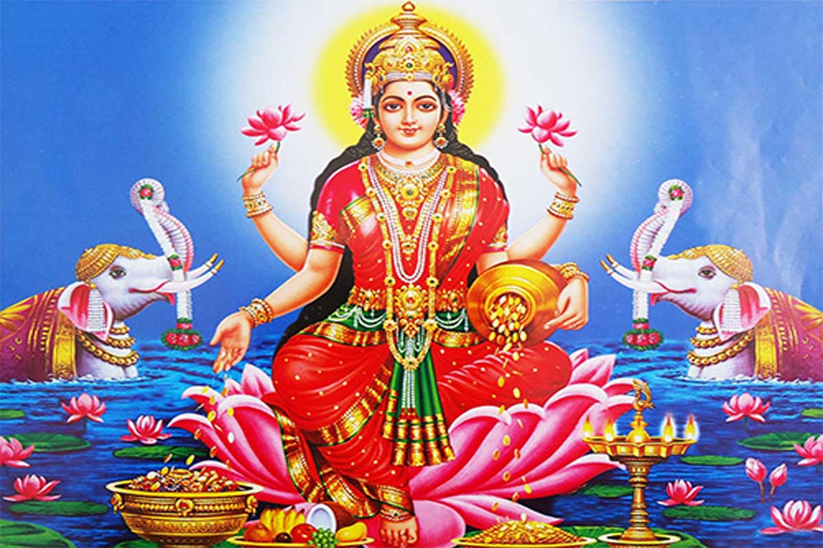 Varalakshmi Vratham 2021 : వ‌ర‌ల‌క్ష్మీ వ్ర‌తం ఎందుకు చేస్తారో తెలుసా ? వ్ర‌తం ఎలా చేయాలి ? పూర్తి విధానం, దాంతో క‌లిగే లాభాల‌ను తెలుసుకోండి..!