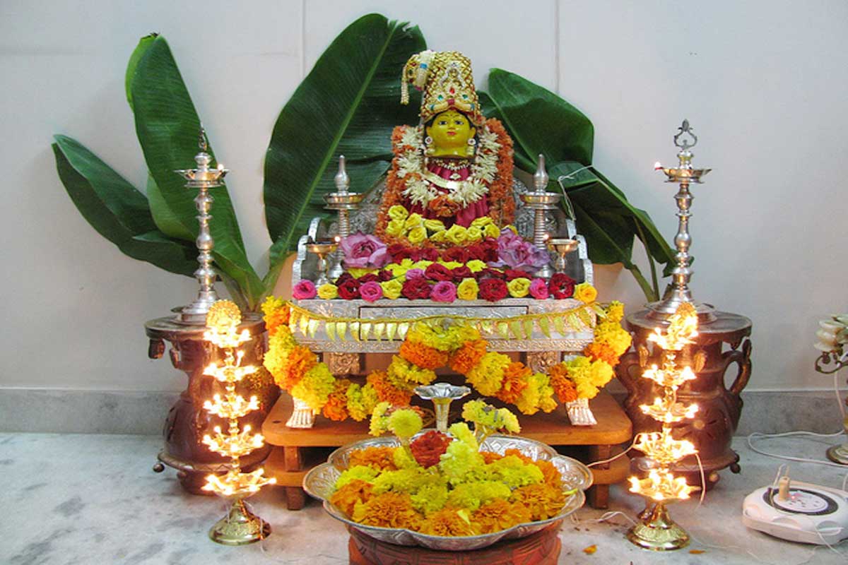 Varalakshmi Vratham 2021 : వ‌ర‌ల‌క్ష్మీ వ్ర‌తం ఎందుకు చేస్తారో తెలుసా ? వ్ర‌తం ఎలా చేయాలి ? పూర్తి విధానం, దాంతో క‌లిగే లాభాల‌ను తెలుసుకోండి..!