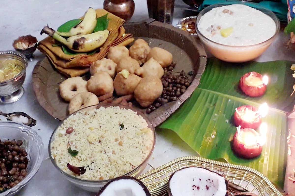 Varalakshmi Vratham 2021 : వ‌ర‌ల‌క్ష్మీ వ్ర‌తం ఎందుకు చేస్తారో తెలుసా ? వ్ర‌తం ఎలా చేయాలి ? పూర్తి విధానం, దాంతో క‌లిగే లాభాల‌ను తెలుసుకోండి..!