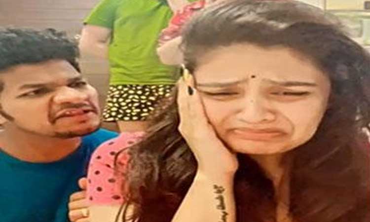 శ్రీ‌ముఖిని చెంప దెబ్బ కొట్టిన అవినాష్‌.. వీడియో..