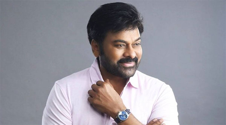 మెగాస్టార్ పెద్ద మనసు.. అభిమాని కూతురిని పదేళ్లుగా చదివిస్తున్న చిరంజీవి..!