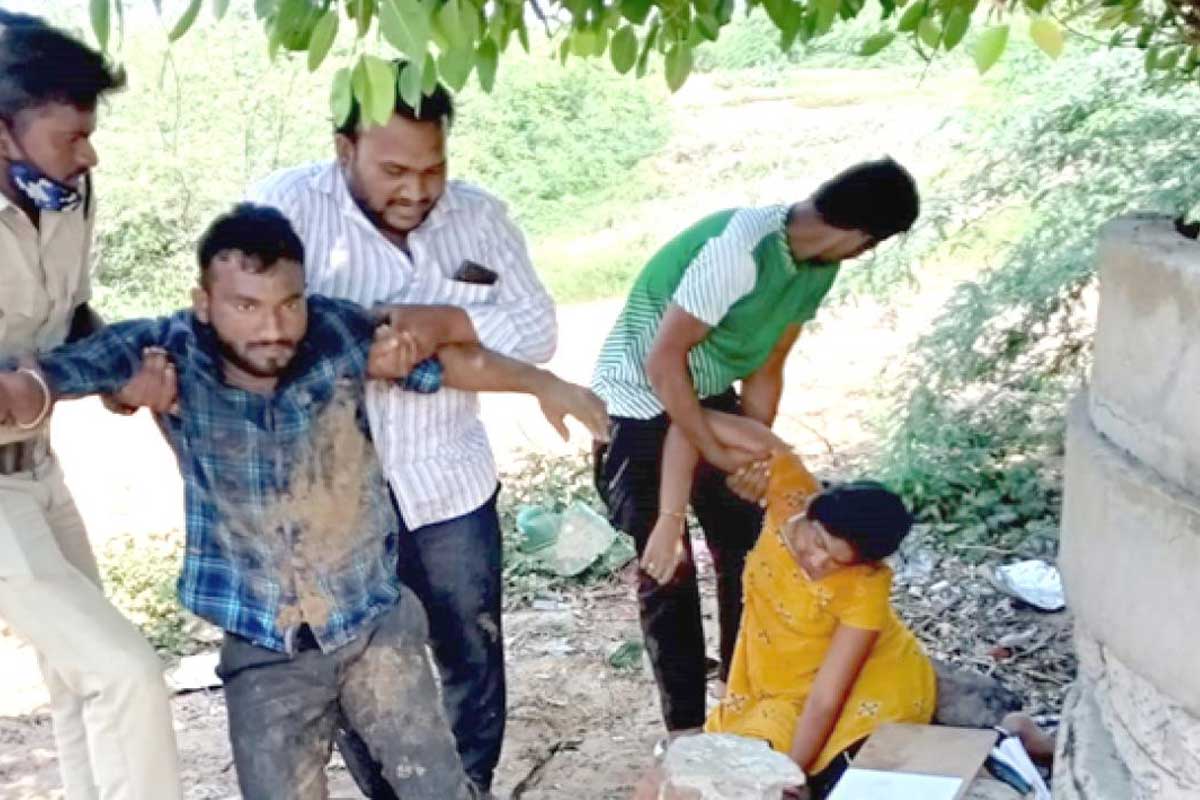 అత్త వారింటికి వెళ్లాల్సిన న‌వ వ‌ధువు.. కానీ ప్రేమించిన యువ‌కుడితో క‌లిసి..?