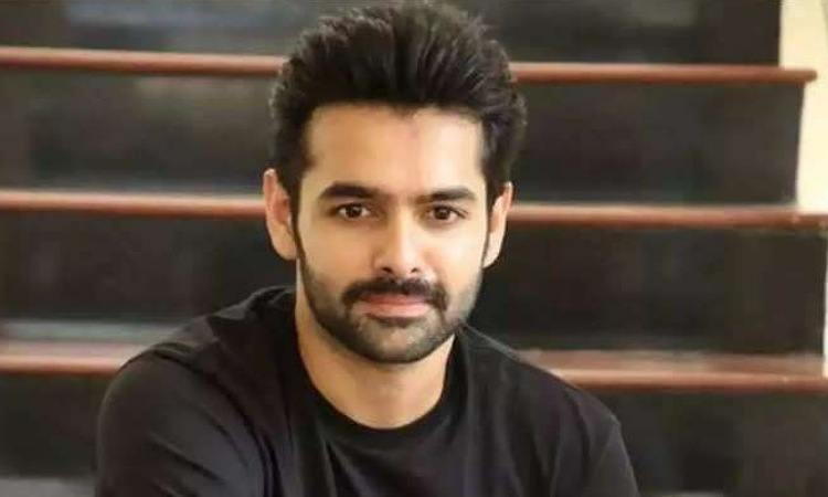 మాస్ డైరెక్టర్ తో ఎనర్జిటిక్ స్టార్.. డబుల్ ధమాకా ప్లాన్ చేసిన హీరో..!