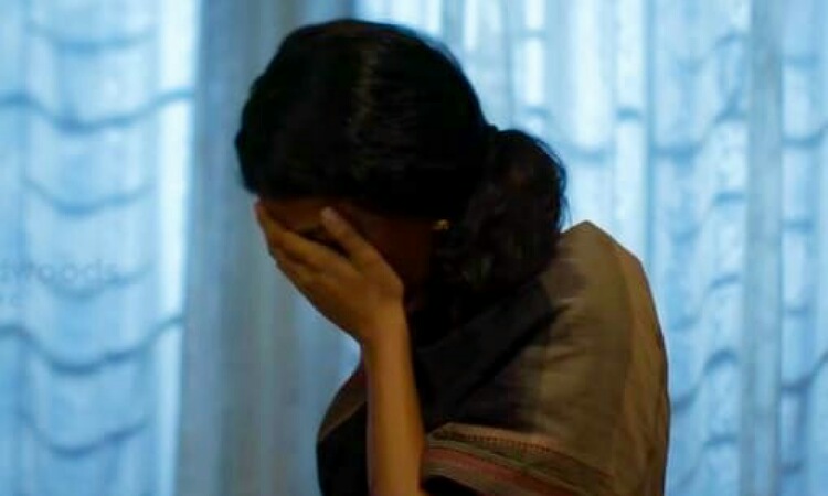 దారుణం.. మల్లెపూలు తేలేదని భర్తను చంపిన భార్య..!