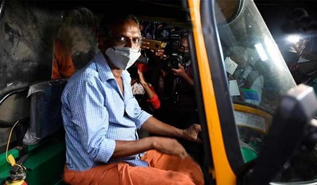 ఈ ఆటో డ్రైవర్ అదృష్టం మామూలుగా లేదు.. రాత్రికి రాత్రే కోటీశ్వరుడయ్యాడు..