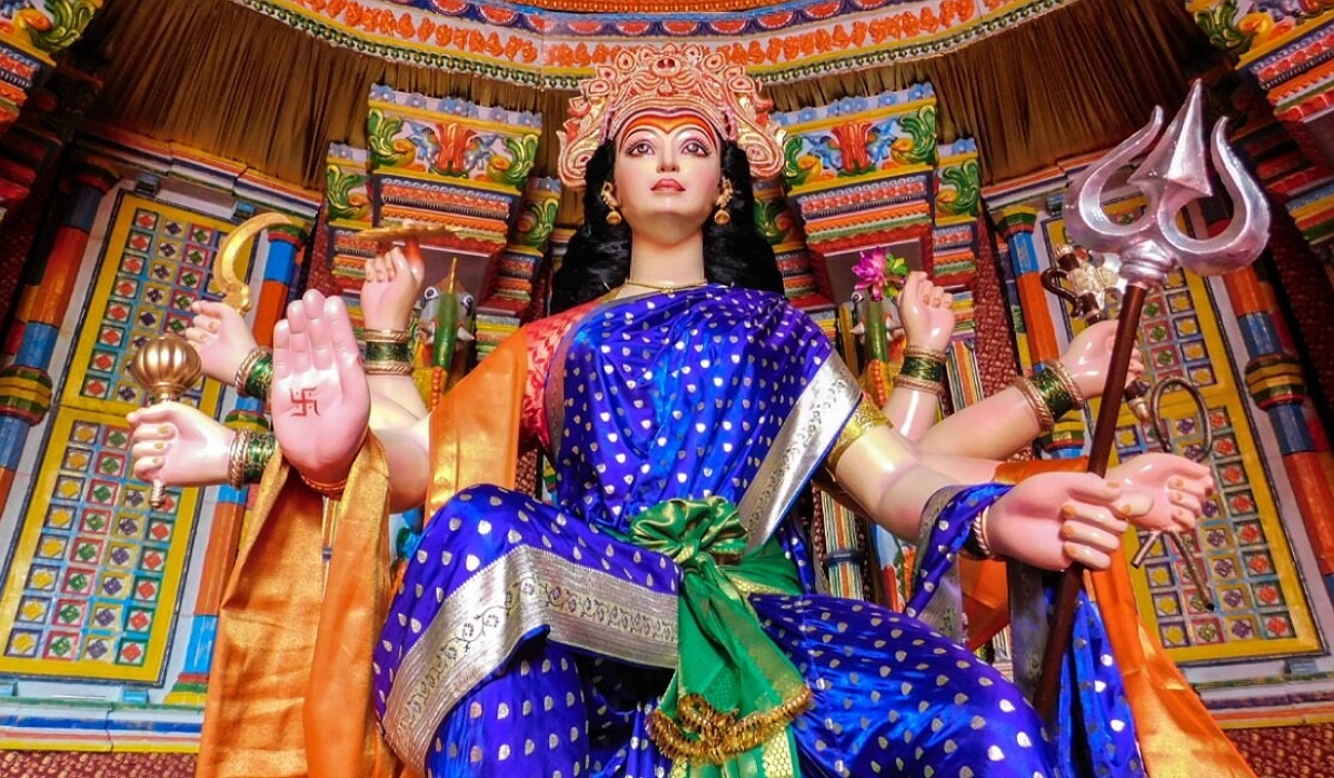 Devotional : అమ్మవారికి సమర్పించిన వస్త్రాలను ఎప్పుడు కట్టుకోవాలి.. తెలుసా ?