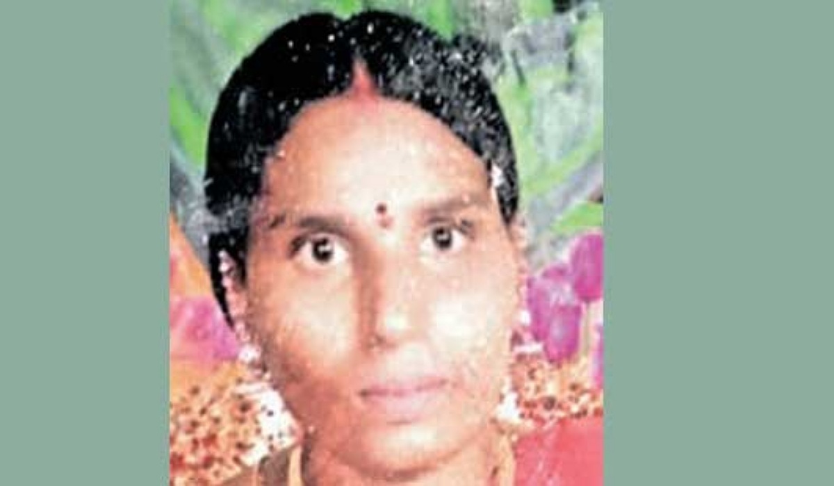 దారుణం.. భార్య మృతదేహాన్ని దుప్పట్లో చుట్టి పడేసిన భర్త.. 