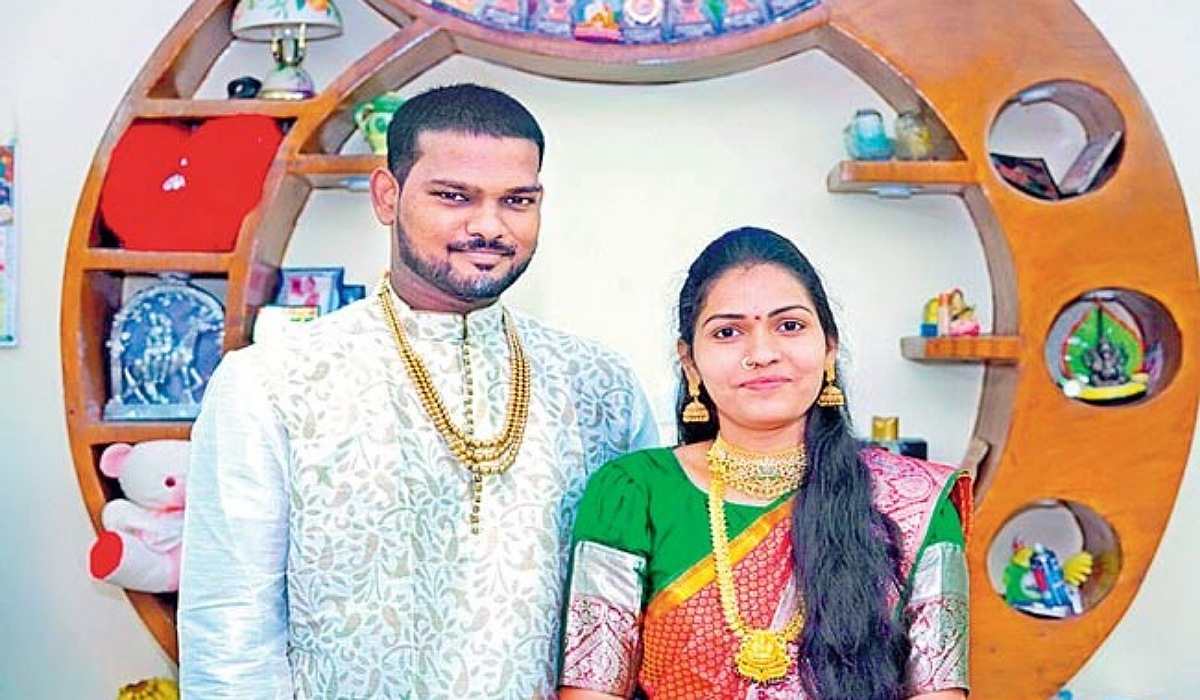 Kamareddy : పెళ్లైన నెలకే భార్య గొంతుకోసి కిరాతకంగా చంపిన భర్త..!
