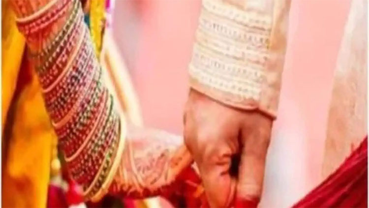 పెళ్లి చేసుకోవ‌డం.. న‌గ‌లు, న‌గ‌దుతో పారిపోవ‌డం.. 8 మందిని మోసం చేసిన మ‌హిళ‌.. చివ‌ర‌కు హెచ్ఐవీ పాజిటివ్ గా నిర్దార‌ణ‌..