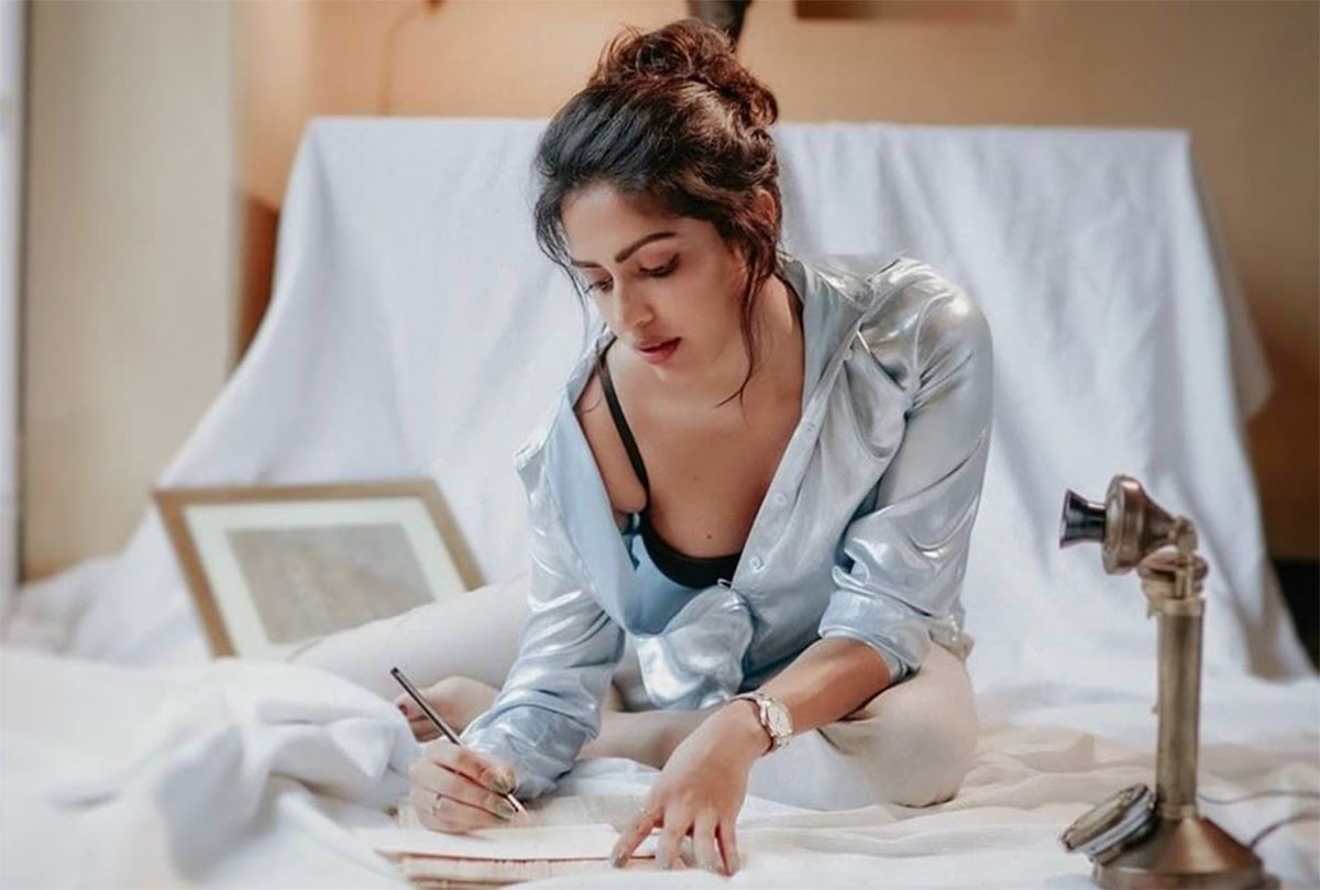 Amala Paul is ready for lip lock with nagarjuna but one condition 