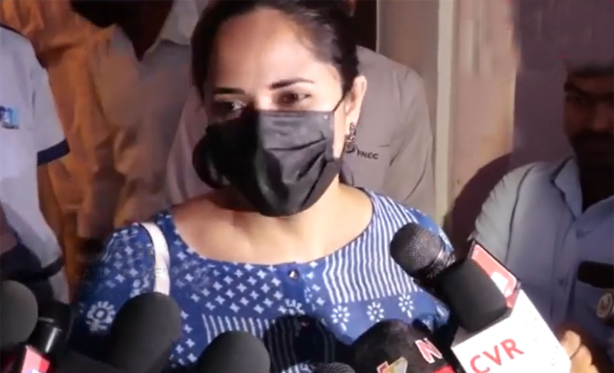 Anasuya given strong warning to media 
