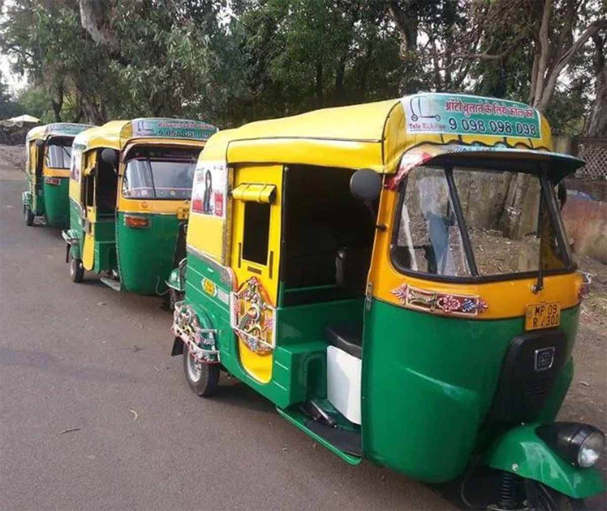 wife of millionaire left home with auto driver in indore  