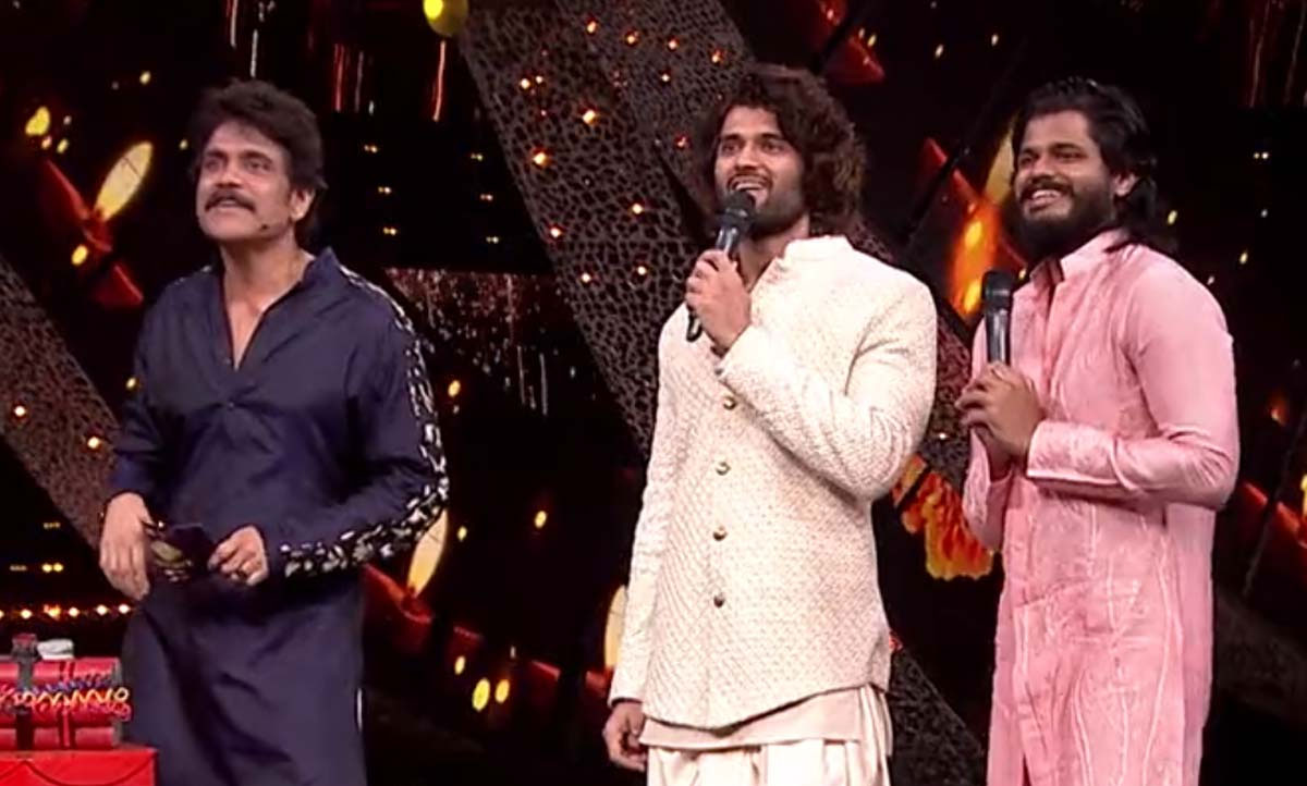 Bigg Boss 5  vijay devarakonda and other stars to entertain audience 