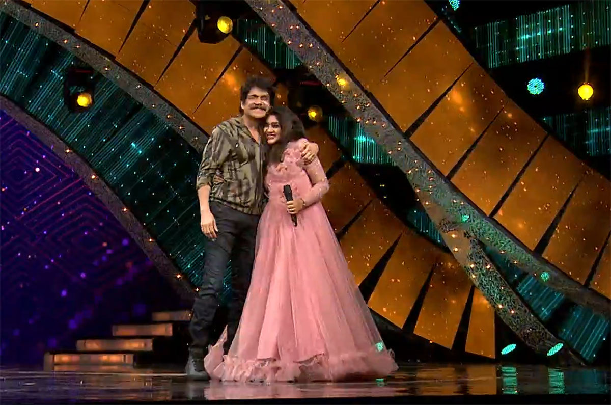 Bigg Boss 5 again woman contestant eliminated priya exit from house 