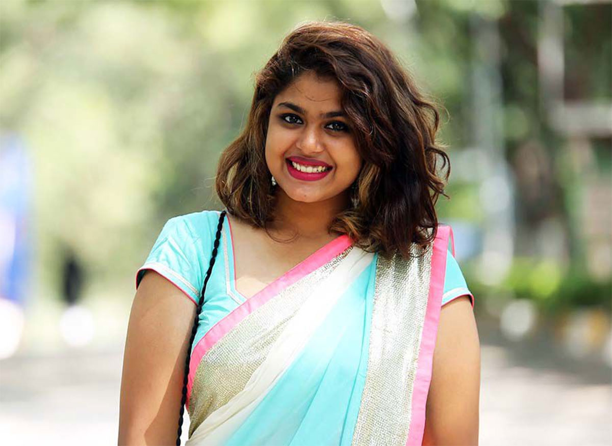 Faria Abdullah with saree viral video teenmar steps 