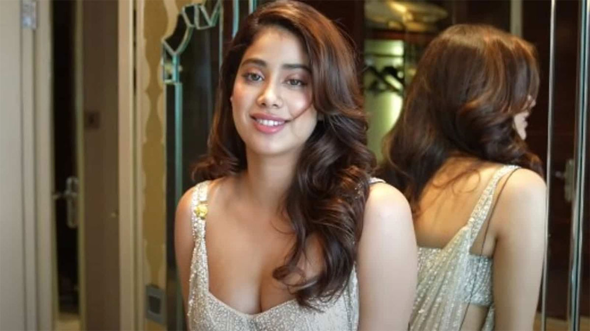 Janhvi Kapoor  new post who is labboo fans asking 