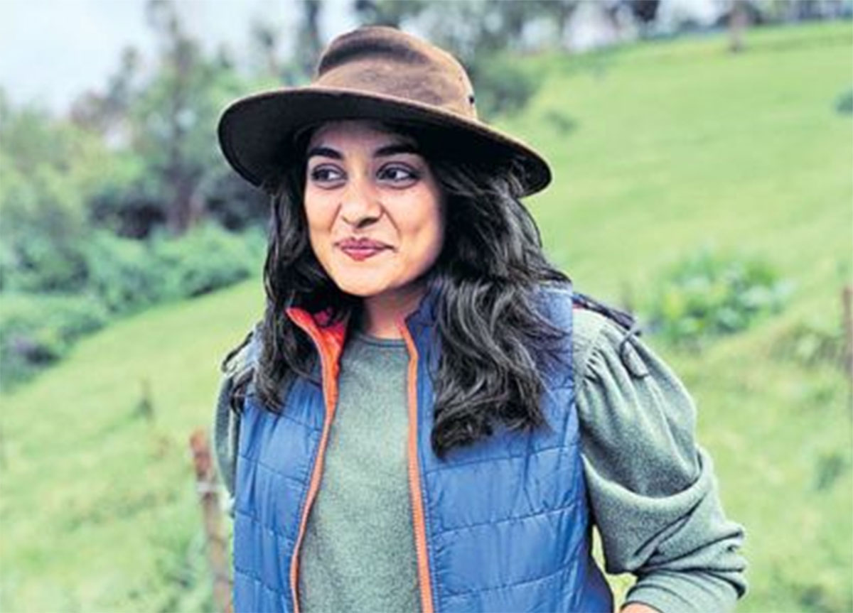 Nivetha Thomas posted a pic that she climbed mountain 