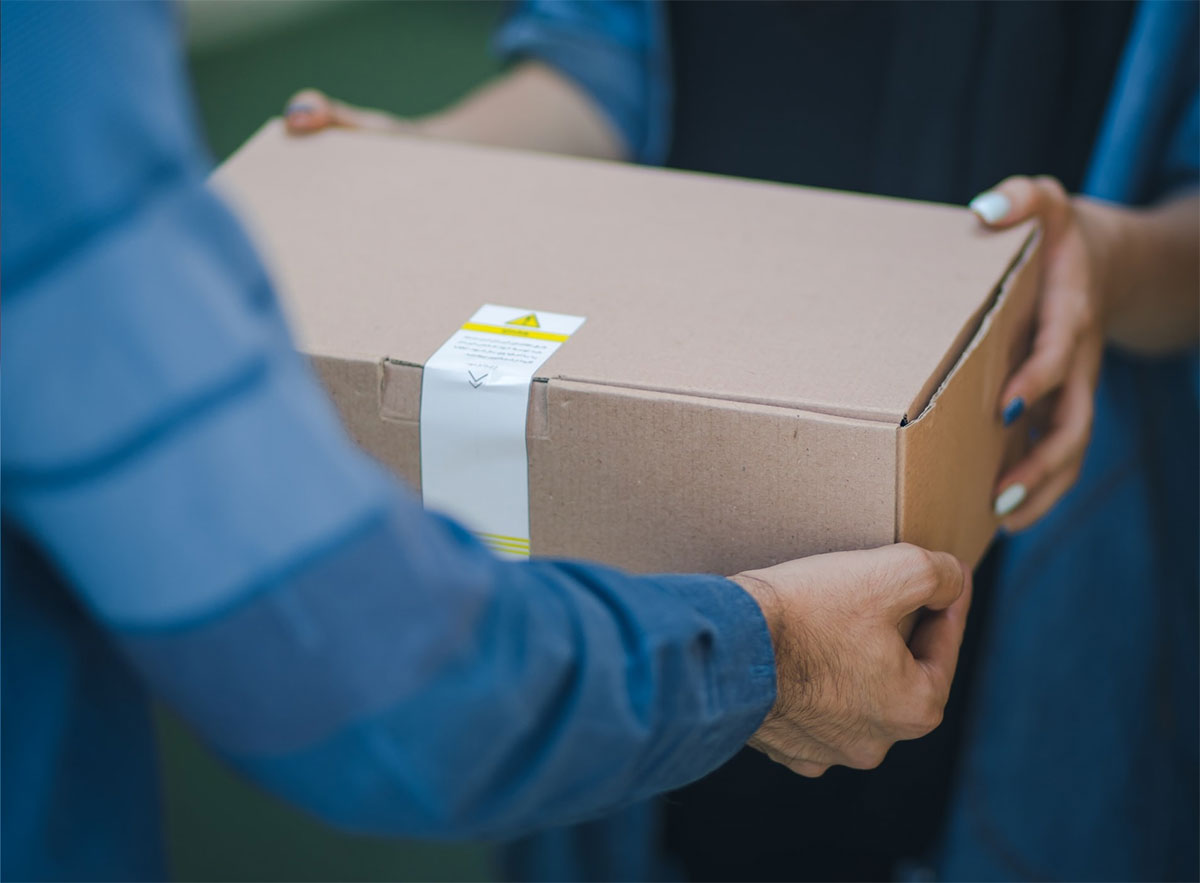 Online Delivery : ఆన్‌లైన్‌లో ఆర్డ‌ర్ చేస్తే ఫోన్‌కు బ‌దులుగా స‌బ్బు వ‌చ్చింది.. రీఫండ్ ఇవ్వ‌క‌పోతే పోరాడి విజ‌యం సాధించింది..!
