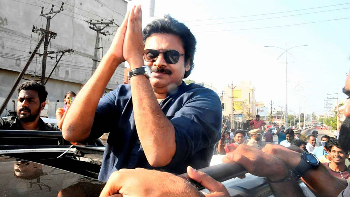 Pawan Kalyan given rs 2 lakhs to chaitra family 