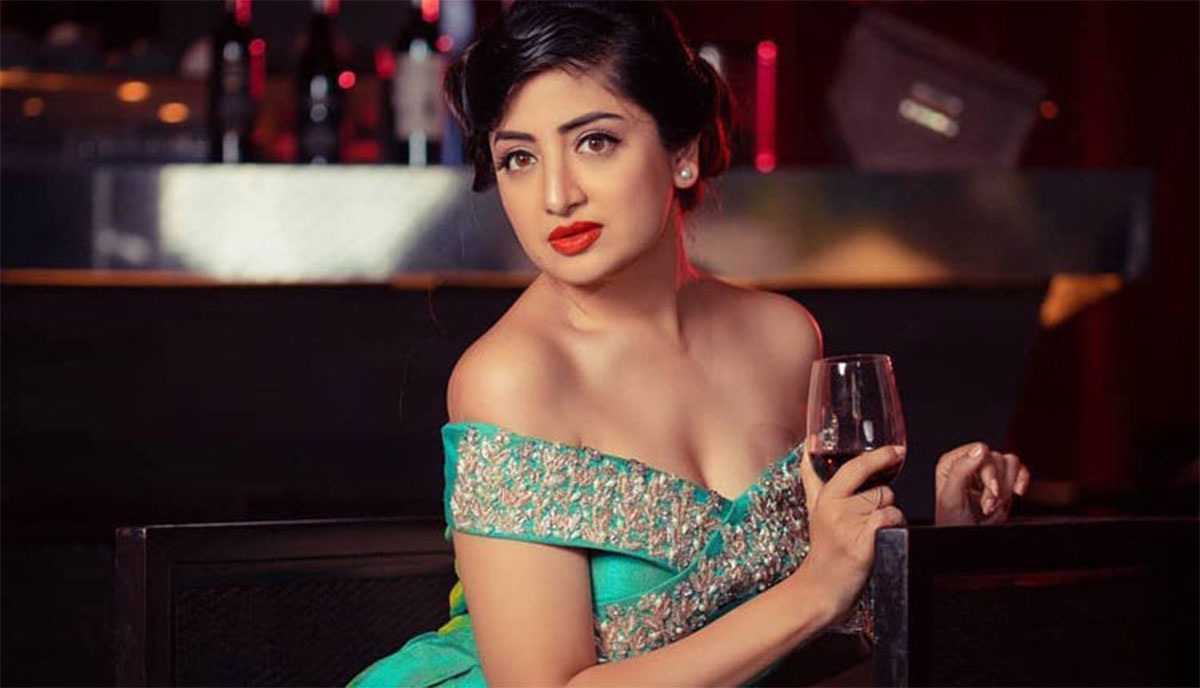 Poonam Kaur tweeted about nagarjuna is it with samantha or else 