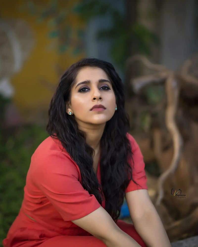 Rashmi Gautam : ఎరుపు రంగు డ్రెస్‌లో హొయ‌లు ఒలికిస్తూ.. ఓర‌కంట చూస్తూ.. మ‌న‌స్సు దోచుకుంటున్న ర‌ష్మి గౌత‌మ్‌..!