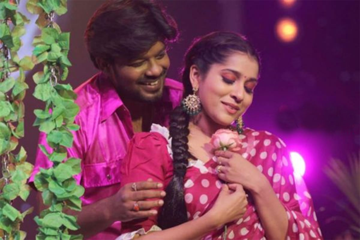 Rashmi Sudheer again in headlines their photos became viral 