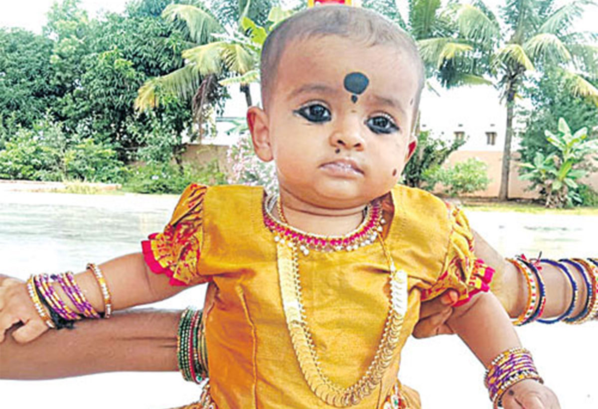 Telangana : పాపం.. పెళ్లయిన 14 ఏళ్లకు పుట్టిన పాప.. డెంగ్యూ రావడంతో చనిపోయింది..