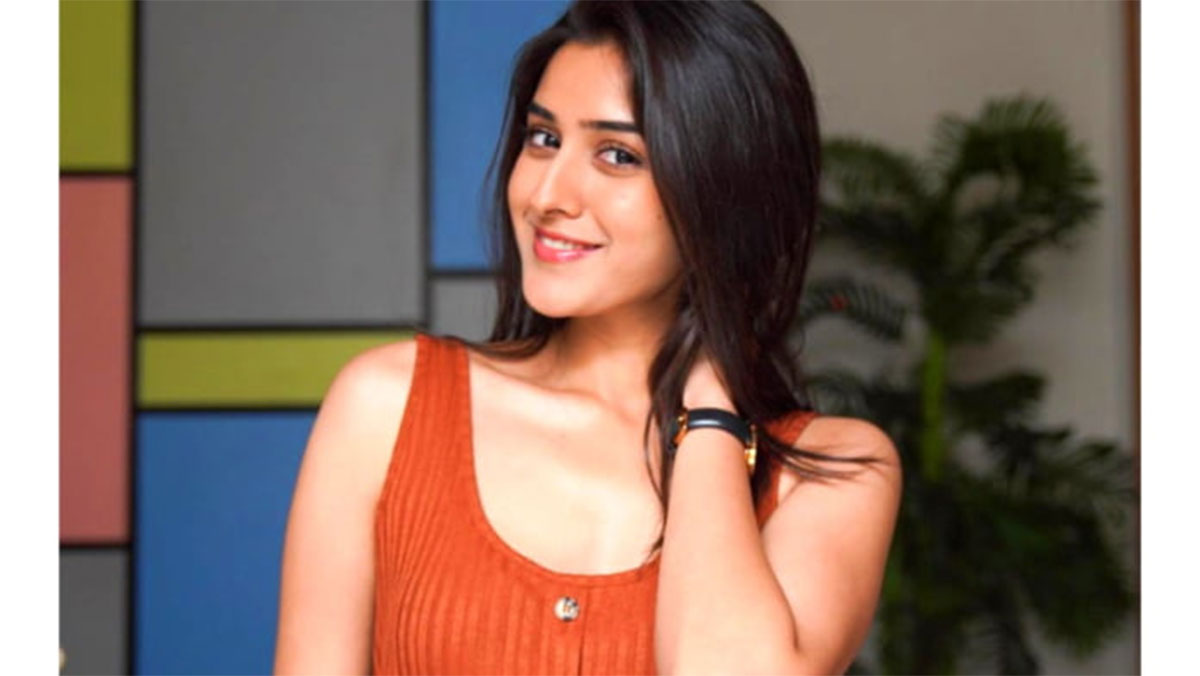 Sakshi Vaidya may be got a chance to act with pawan kalyan 