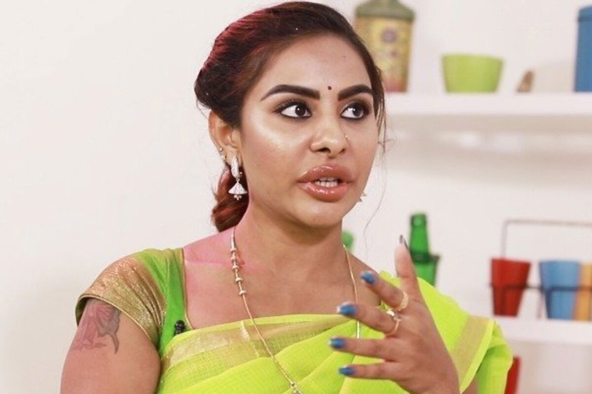 Sri Reddy comments on chiranjeevi and naga babu over maa elections 