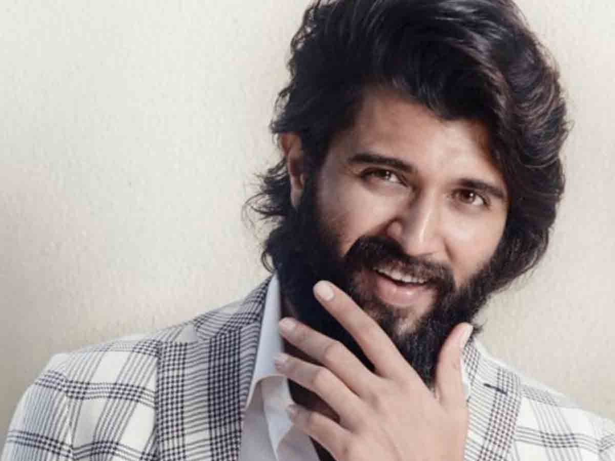 Vijay Devarakonda mesmerized by anupama parameshwarans beauty 