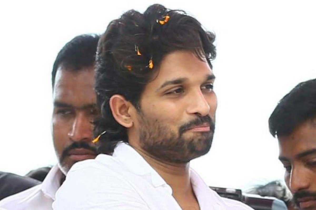 Allu Arjun : చిరంజీవి కుటుంబానికి, అల్లు ఫ్యామిలీకి మ‌ధ్య దూరం పెరుగుతుందా ? అంటే.. అందుకు అవున‌నే స‌మాధానం వినిపిస్తోంది. మా ఎన్నిక‌ల్లో మెగా ఫ్యామిలీ