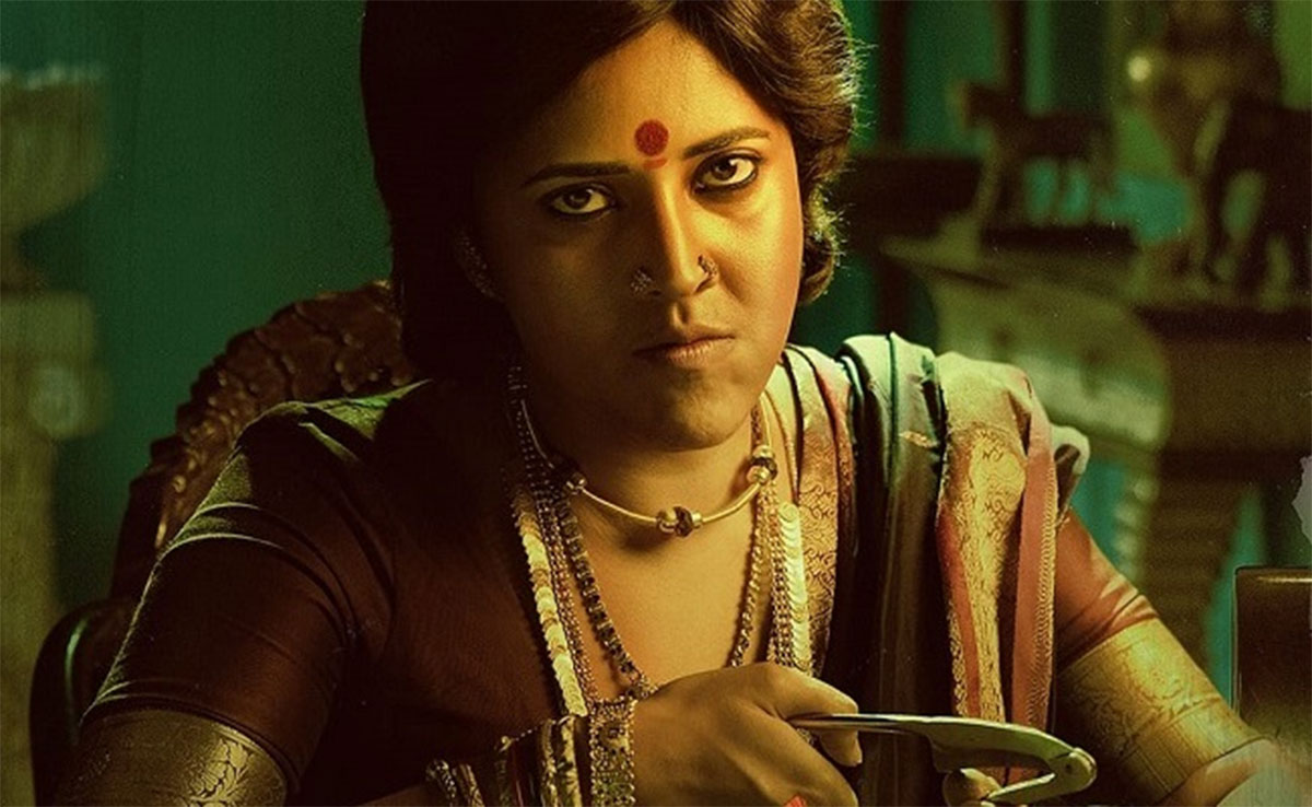 Anasuya look in pushpa movie not attracting says fans 