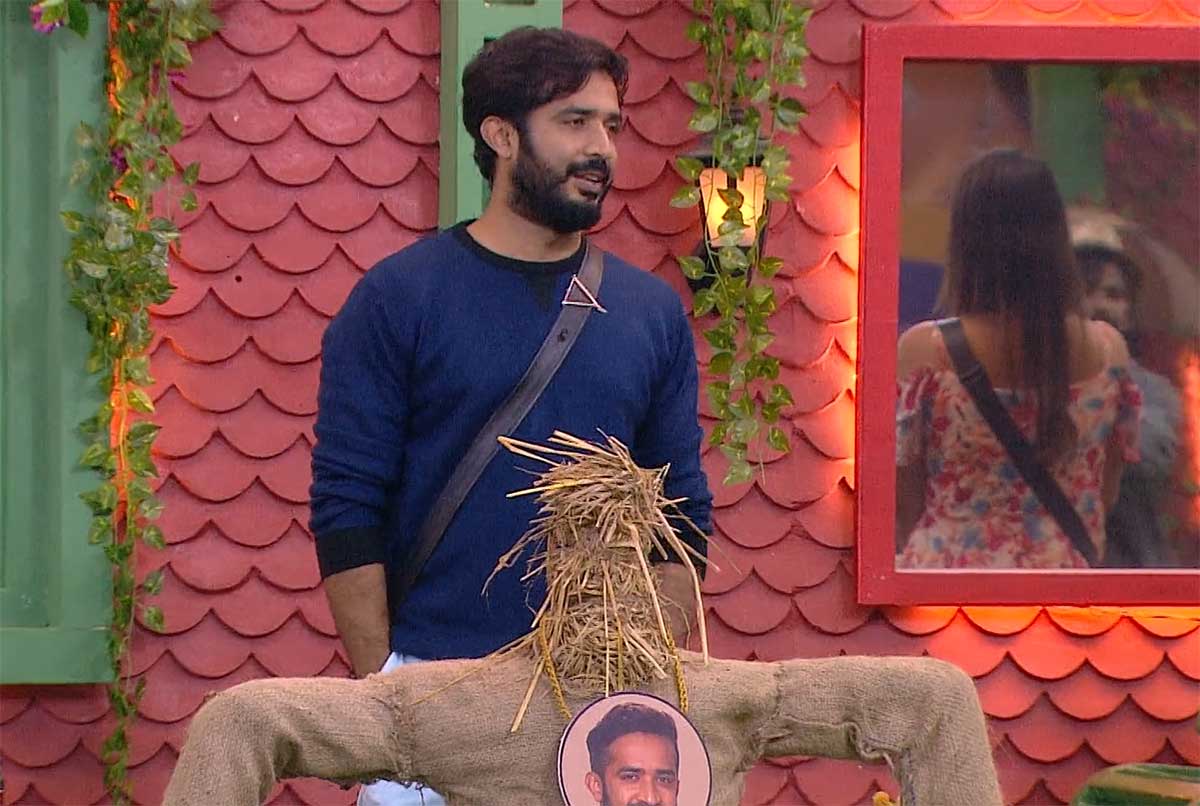 Bigg Boss 5 anchor ravi trolled by netizen 