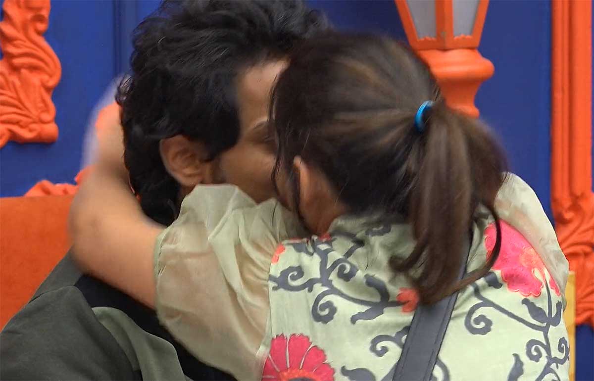 Bigg Boss 5 did siri and shanmukh really kissed each other in latet episode 
