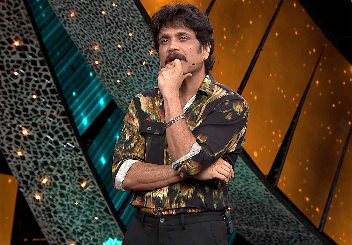 Bigg Boss 5 nagarjuna given class to sunny and shanmukh and manas and siri