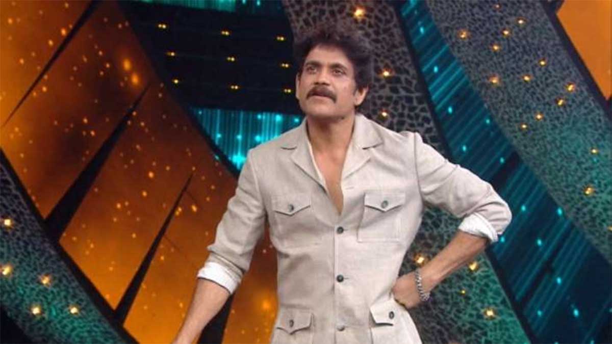 Bigg Boss 5 netizen angry on nagarjuna for showing partiality 