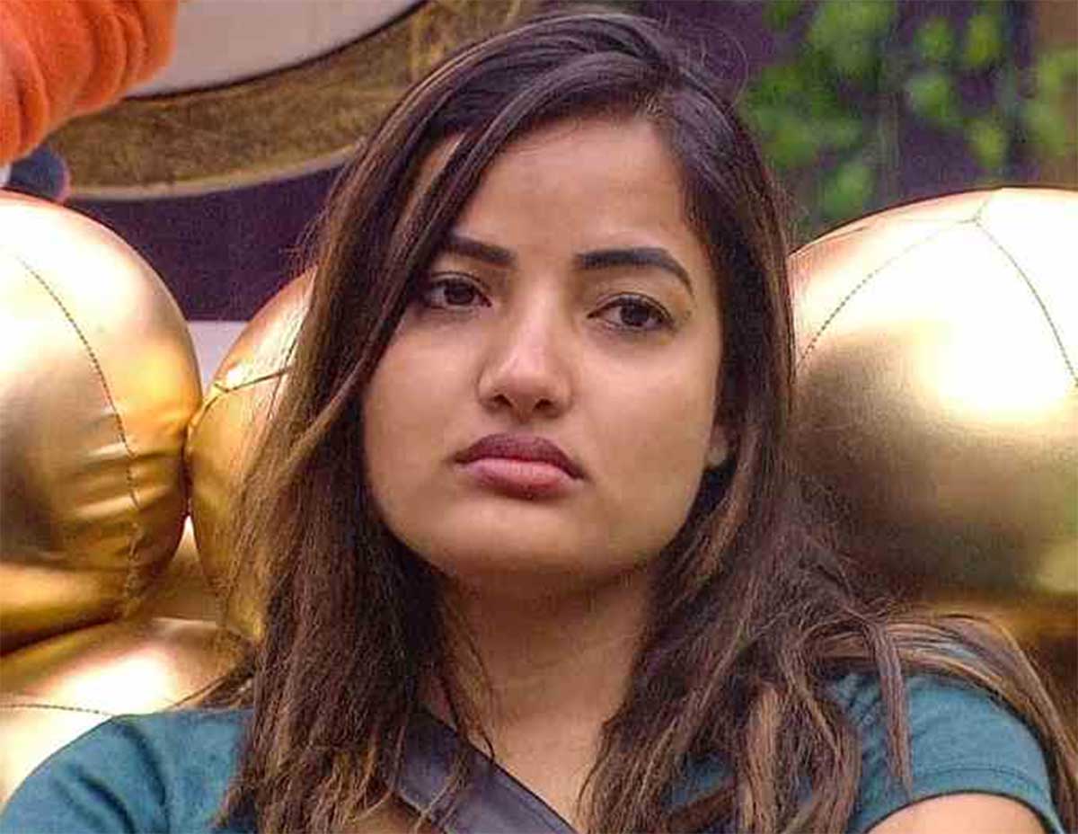 Bigg Boss 5 srihan said sorry on behalf of siri mother 