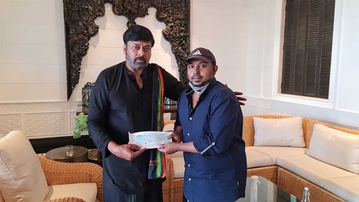 Chiranjeevi given rs 3 lakhs to shiva shankar master family 