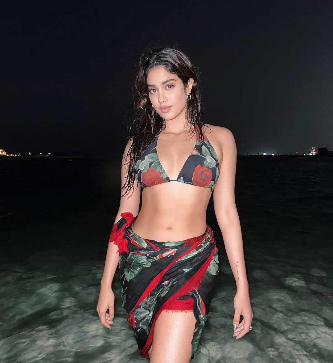 Janhvi Kapoor new vacation pics trending 
