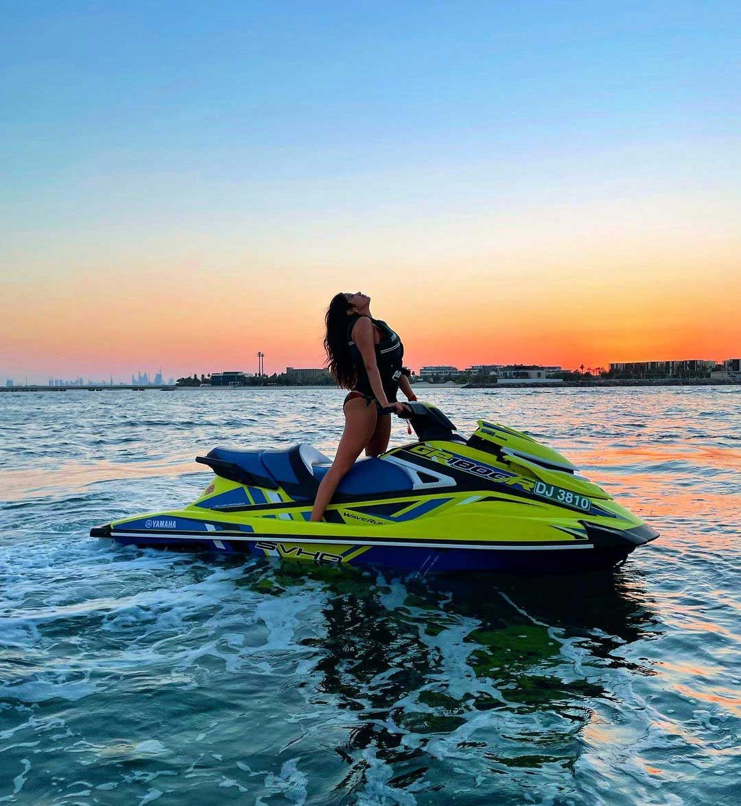 Janhvi Kapoor new vacation pics trending 