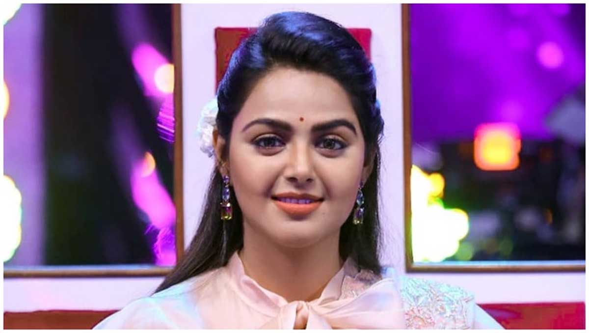 Monal Gajjar angry on netizen who commented on her 
