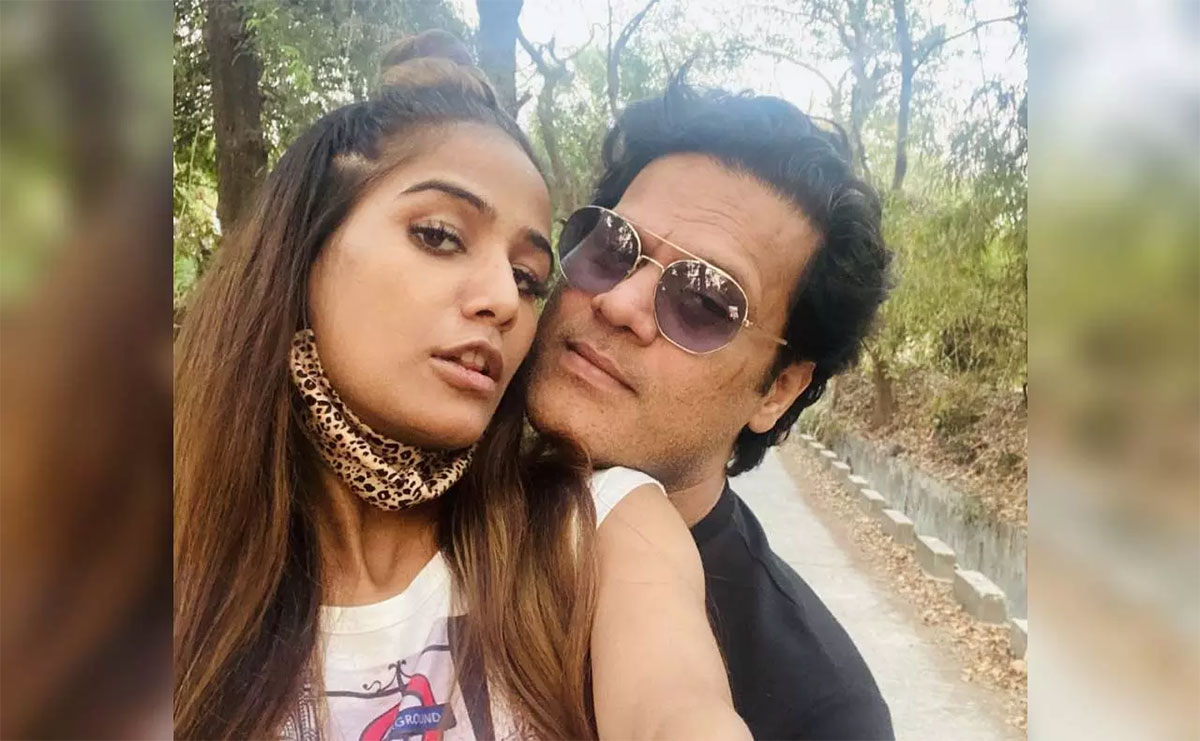 Poonam Pandey admitted in hospital her husband beat her 