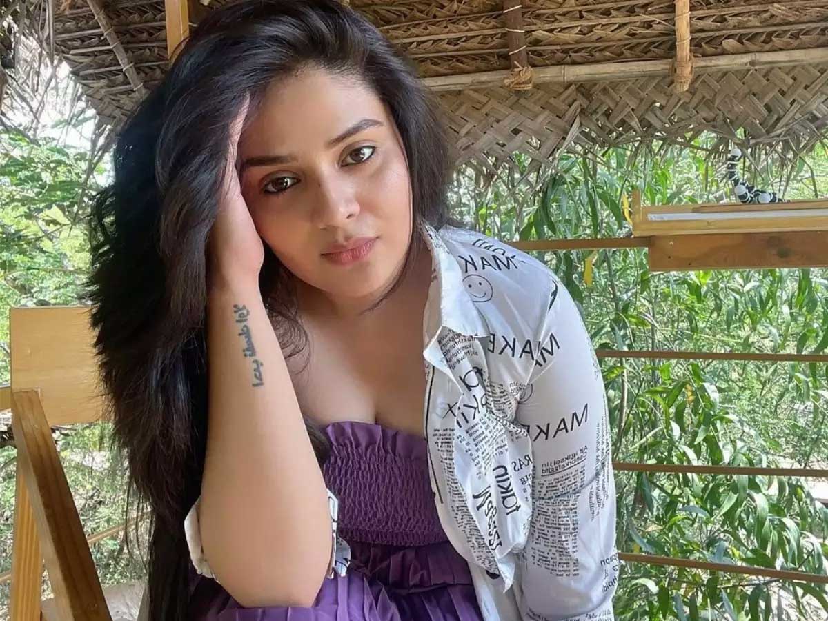 Sreemukhi : శ్రీముఖికి ఇదివ‌ర‌కే పెళ్లైందా.. నోరెళ్లబెడుతున్న నెటిజ‌న్స్..!